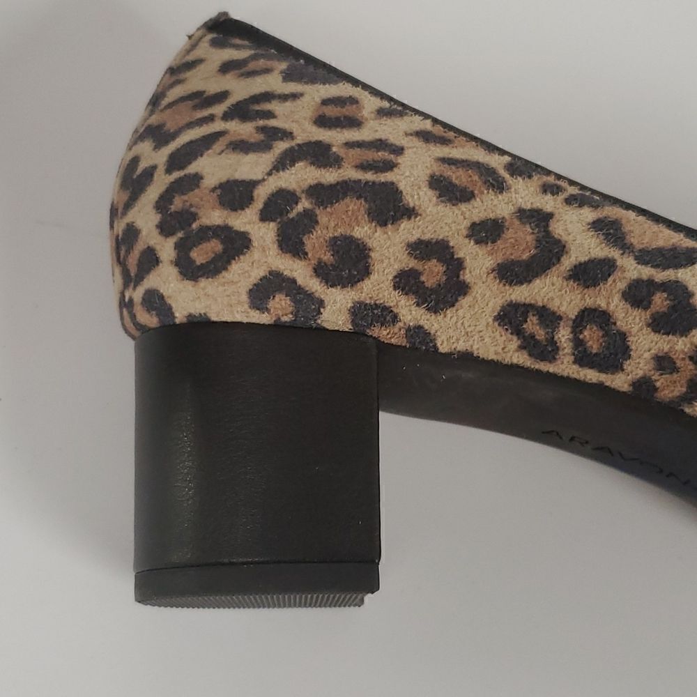 ARAVON Leopard Pumps - Size 8‎ - Picture 11 of 11